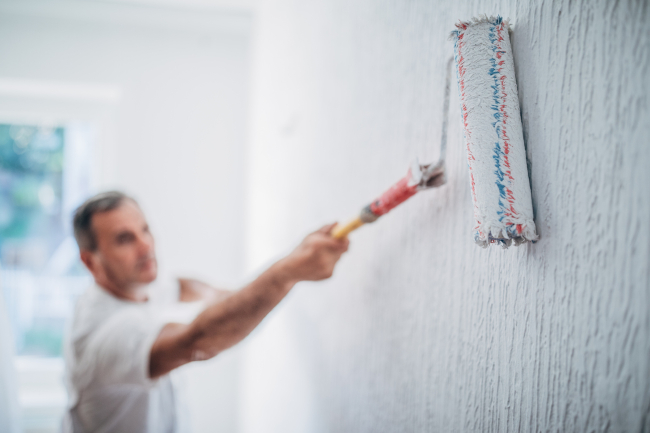 4 Reasons to Hire a Professional for Interior House Painting